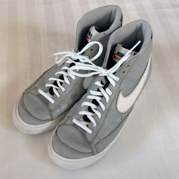 Nike Blazer Mid 77 gray and white pebble leather high tops - Picture 1 of 5